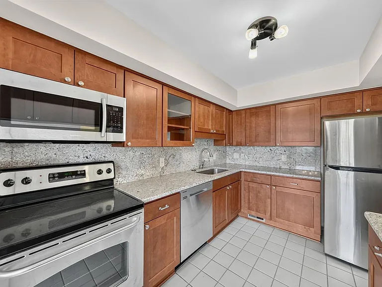 600 W Brown St #309 — Photo 13
