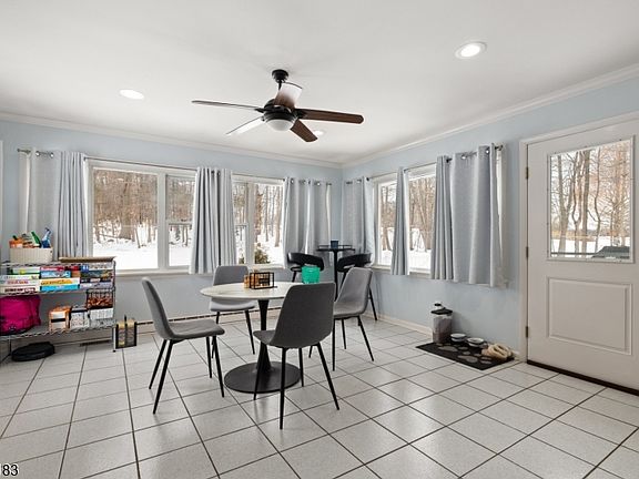 5th image of 27 Viewpoint Rd