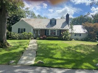 30 Glenwood Lane, East Hills, NY 11577