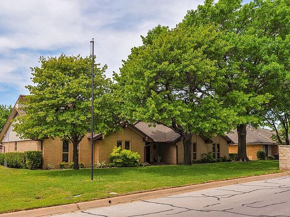 2nd image of 3504 Meadowlark Ln