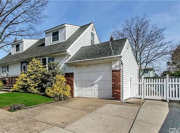 2nd image of 1420 Surprise St
