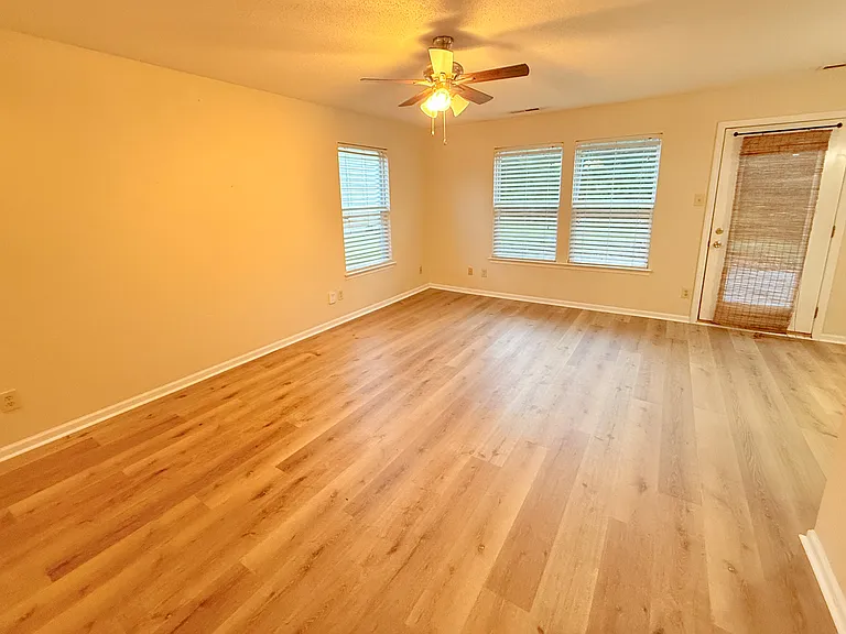 12754 Crescent Dr — Photo 10