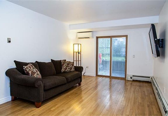 3rd image of 511-515 E 11th St APT A1