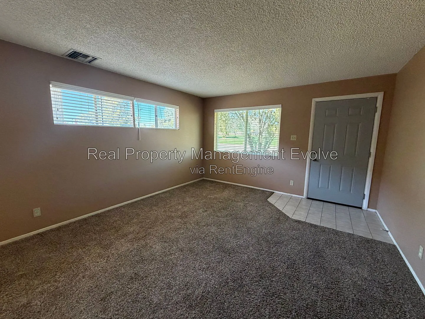 1 bed, 1.0 bath, 700 sqft, $900 — Photo 3