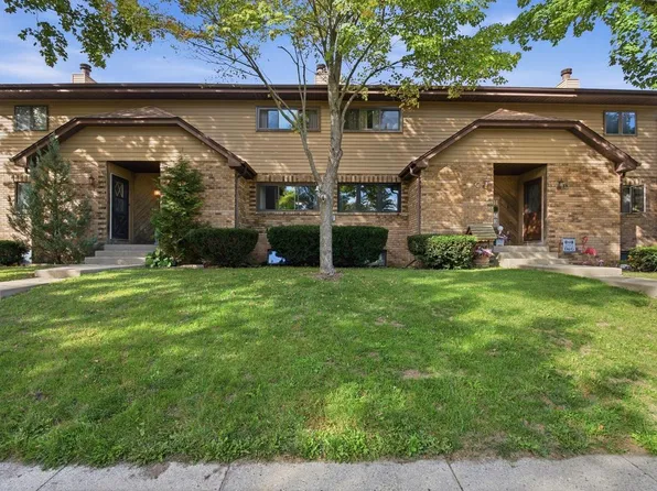 1321 Camden WAY #B, Waukesha, WI 53186