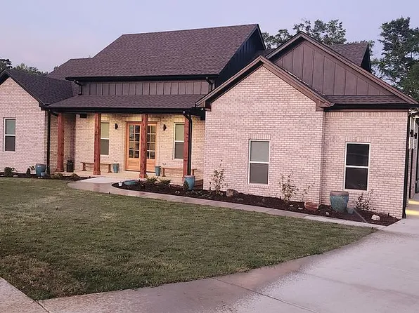 105 Crest Loop Rd, Clanton, AL 35045