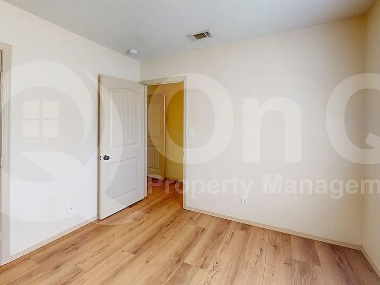 2335 N Elm St #1 — Photo 21