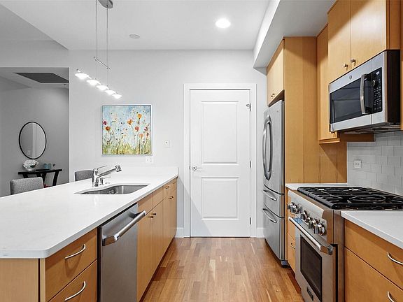 5th image of 1451 N Madison St