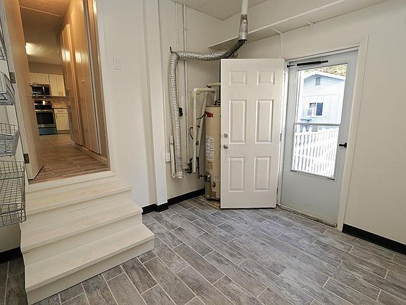3rd image of 902 Crescent Dr