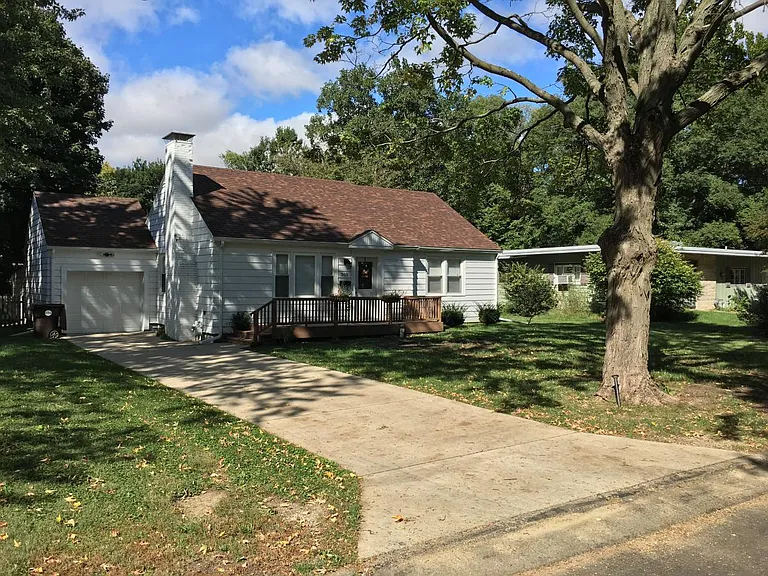 309 Flora Dr — Photo 2