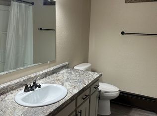 319 1st St SE, Dickinson, ND 58601