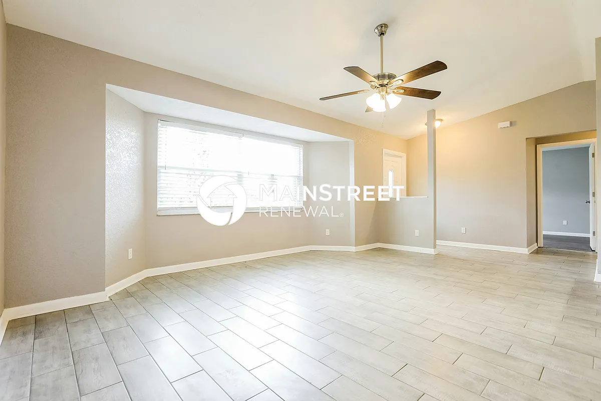 Living Room - 4826 Hurley Ave