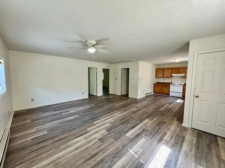 646-650 Hillwood Dr #652 — Photo 6