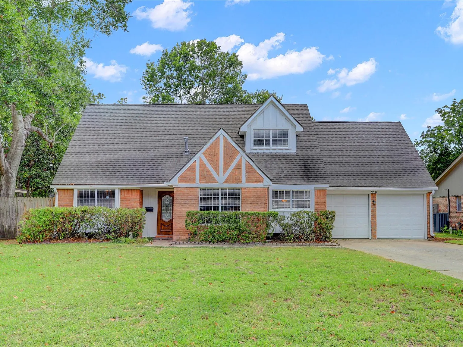 4 bed, 2.0 bath, 1983 sqft, $2,200 — Photo 2