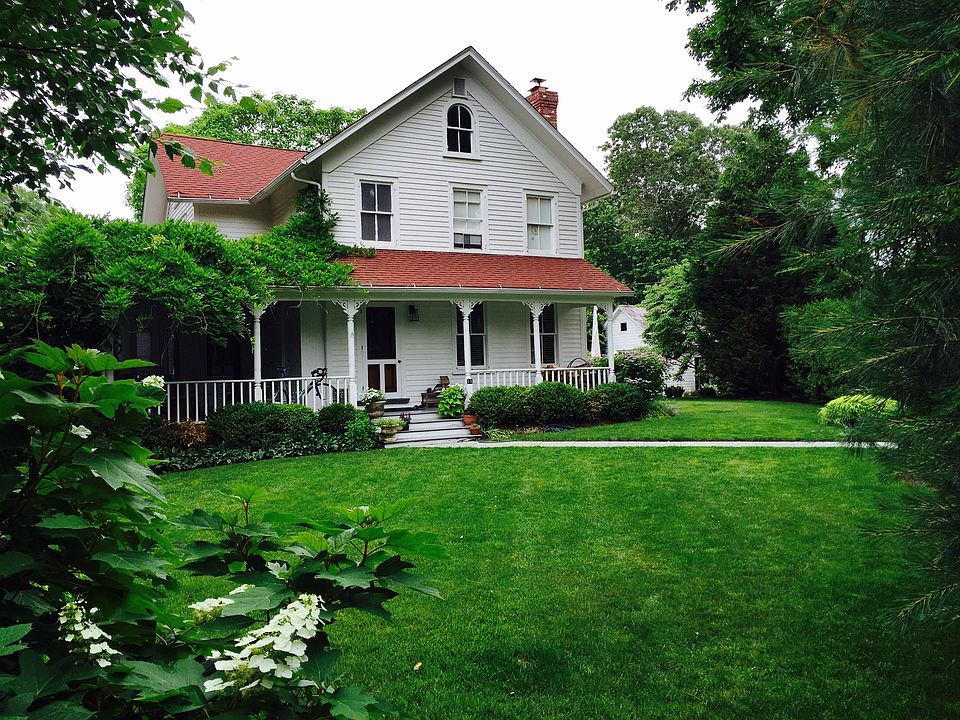 1st image of 11 Montauk Avenue Ext