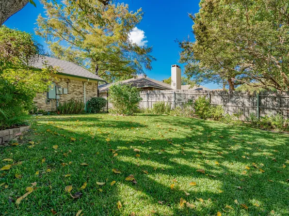 711 Tanbark Dr, Euless, TX 76040