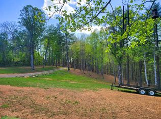 698 Airport Rd, Hillsville, VA 24343