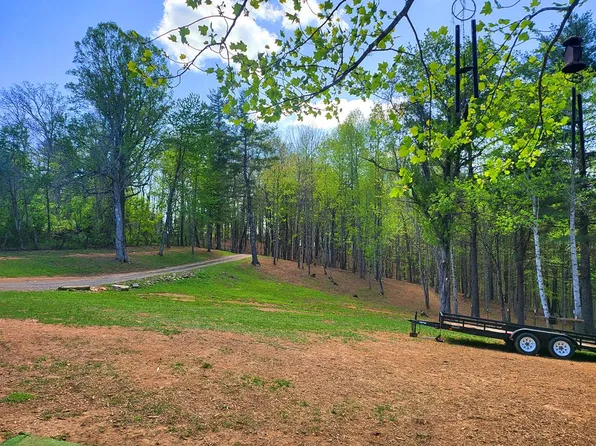 698 Airport Rd, Hillsville, VA 24343