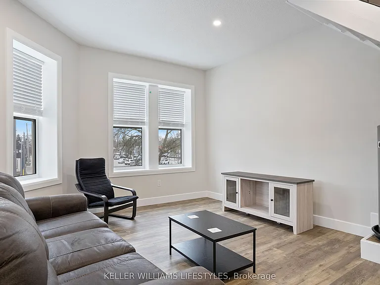 537 Talbot St #5 — Photo 16
