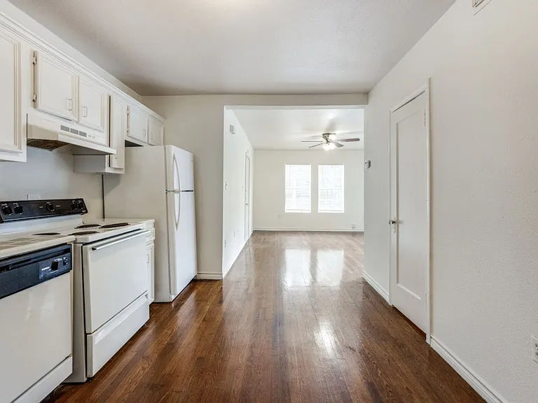 519 W Main St #3 — Photo 8