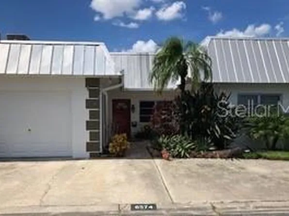 6574 Green Valley Dr, Seminole, FL 33777