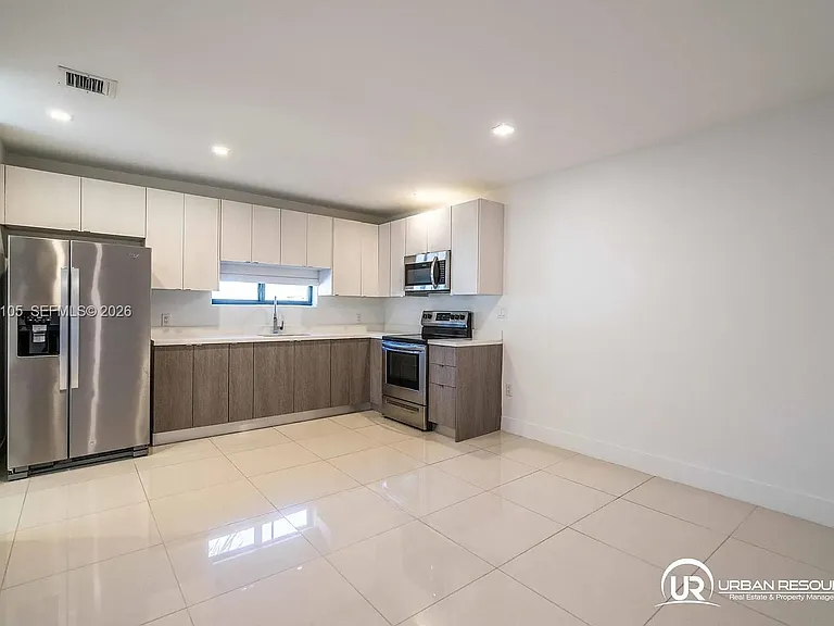 1971 Bay Dr #124 — Photo 2