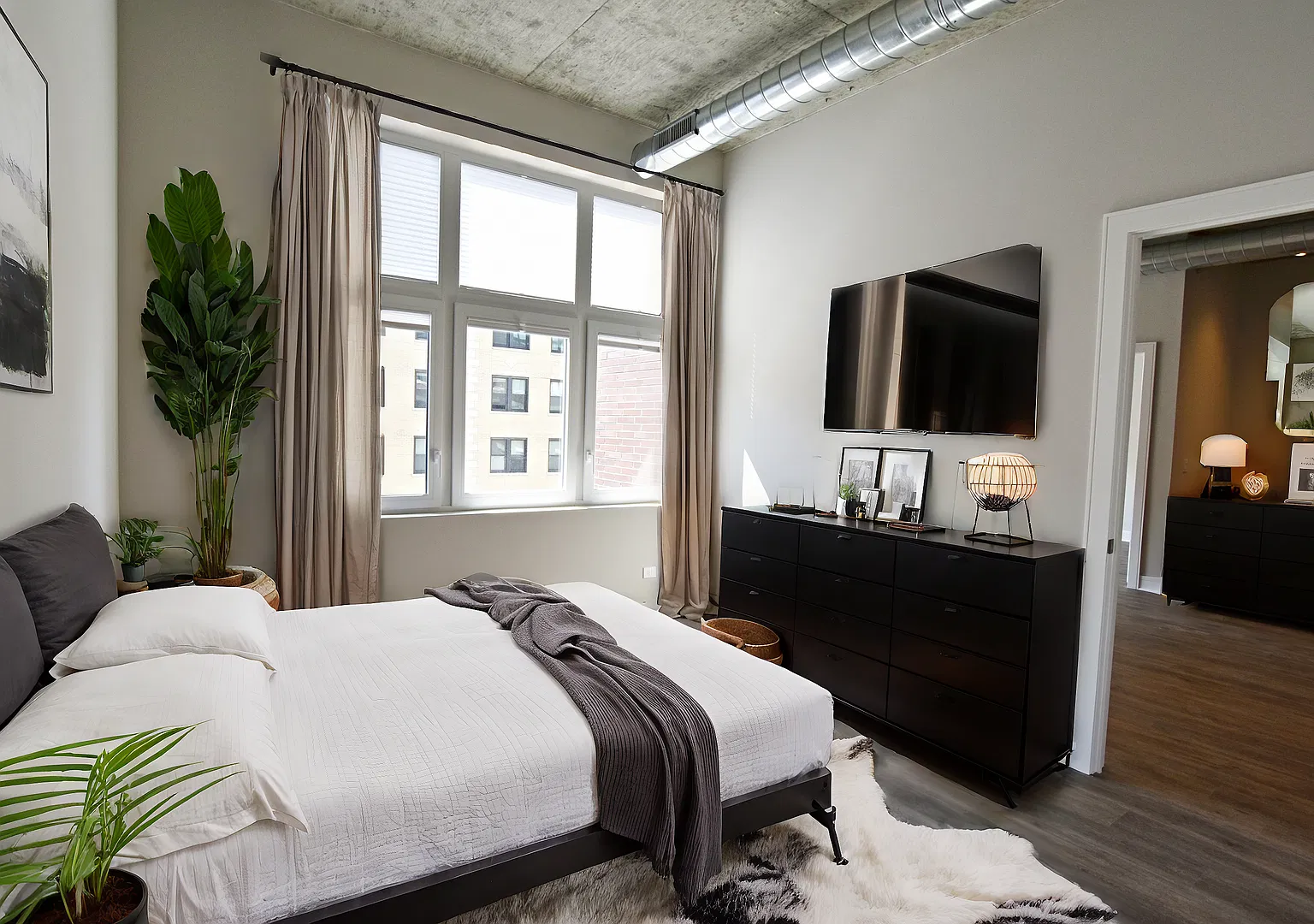2 bed, 2.0 bath, 1032 sqft, $4,128 — Photo 2