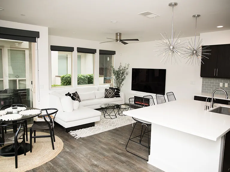 2460 Aperture Cir — Photo 1
