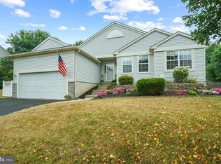 2570 Willow Stream Dr, Quakertown, PA 18951