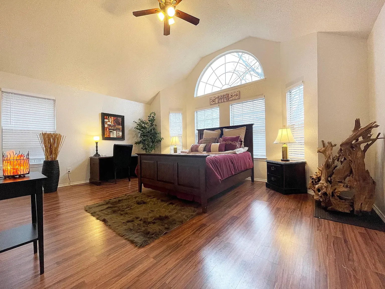 3 bed, 1898 sqft, $5,995 — Photo 4