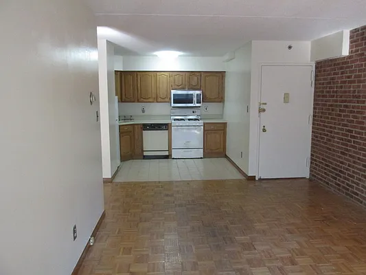 Rented by Windsor Homes Realty Corp | media 26