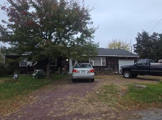 21 Astoria Rd, Mastic Beach, NY 11951