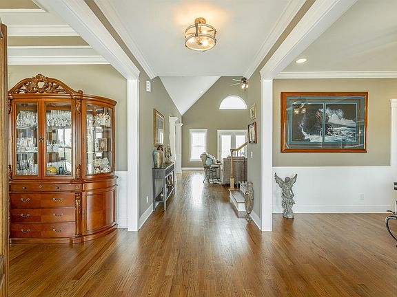 5th image of 9124 Sir Charles Ct