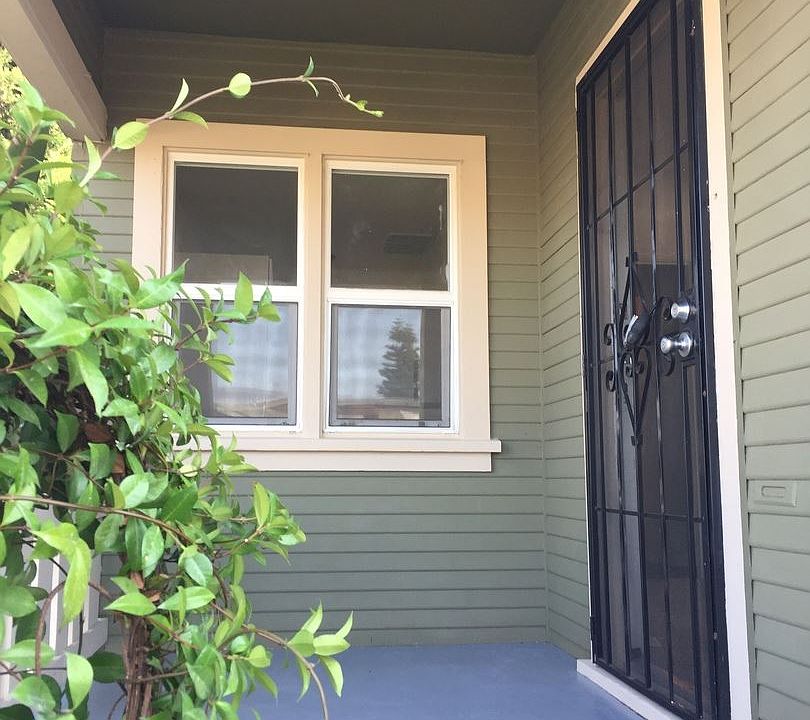 1st image of 2985 Redwood St