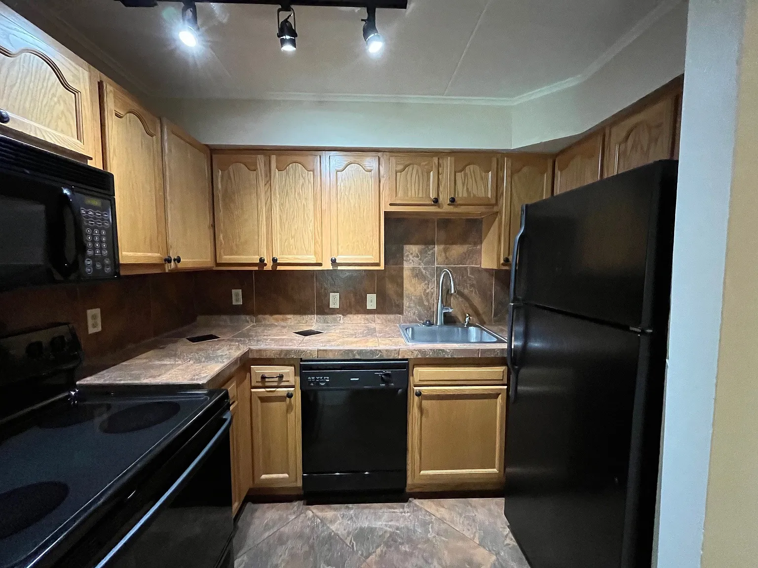 205 Robinson St — Photo 3