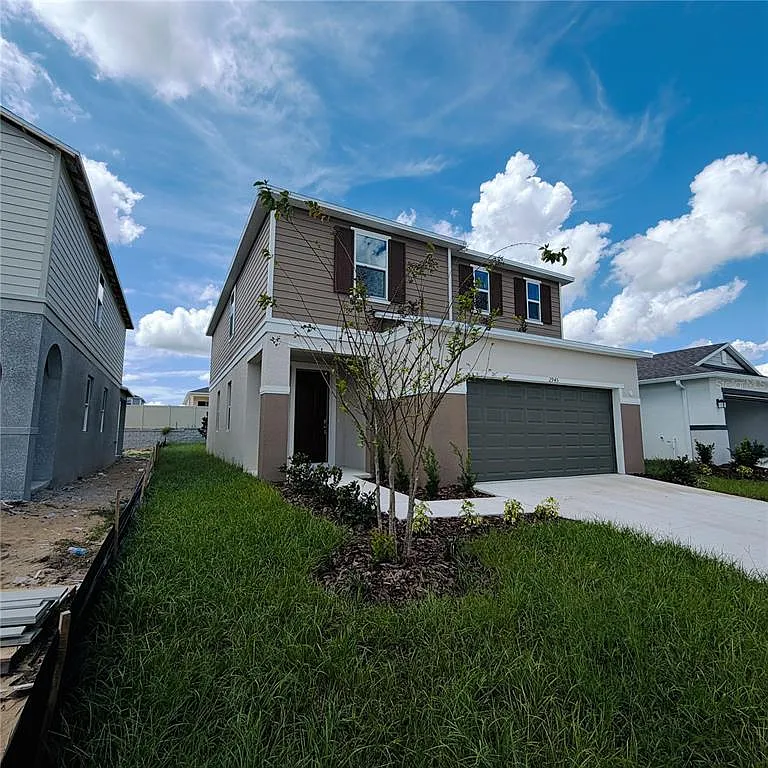 4 bed, 2.5 bath, 2107 sqft, $1,950 — Photo 2