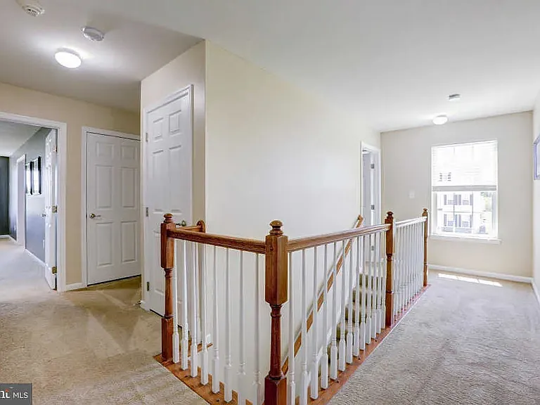 517 Aviemore Dr — Photo 5
