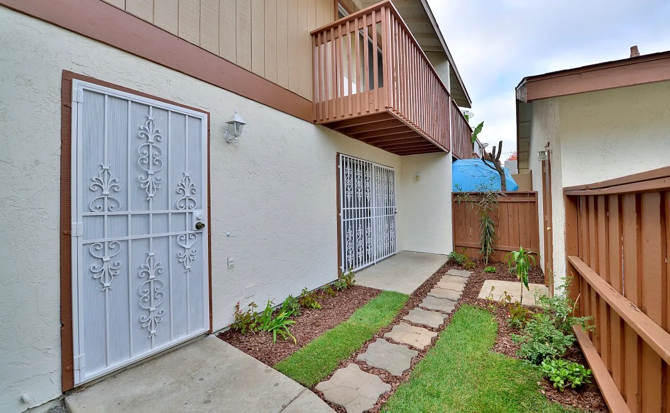 3 bed, 2.5 bath, 1400 sqft, $3,500 — Photo 1