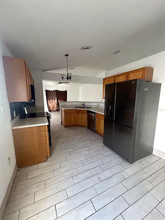 4 bed, 2.0 bath, 1855 sqft, $1,950 — Photo 3