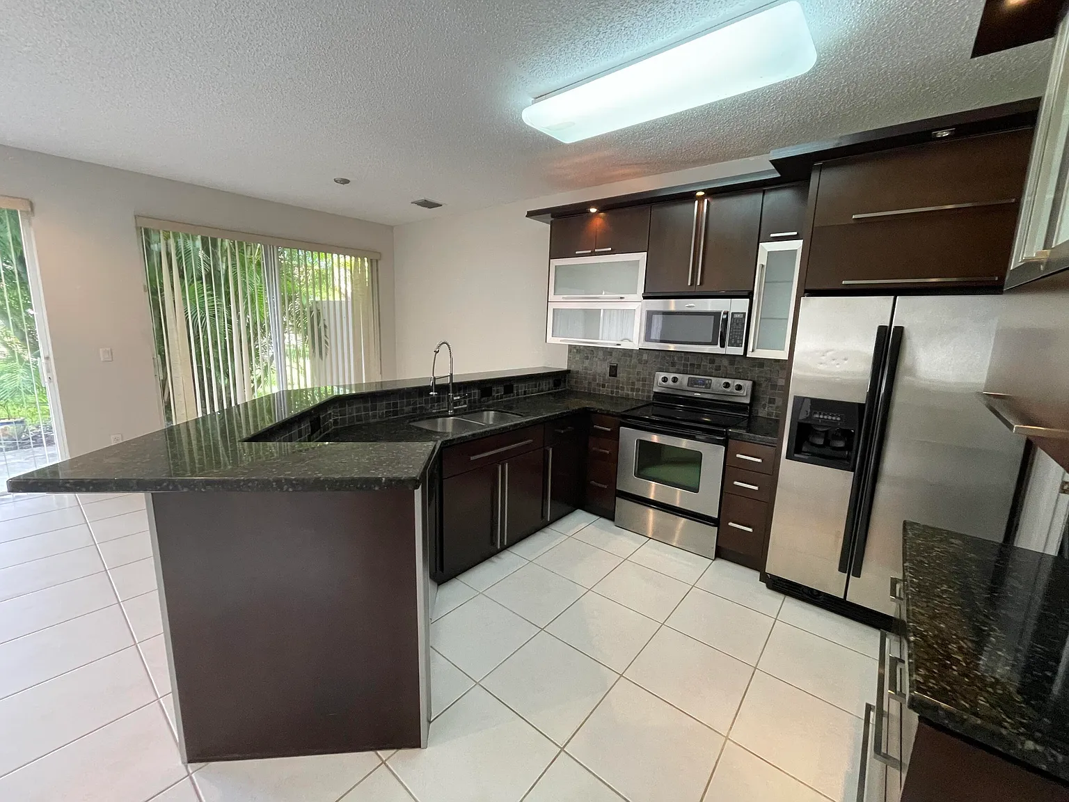 3 bed, 2.5 bath, 1895 sqft, $4,200 — Photo 3
