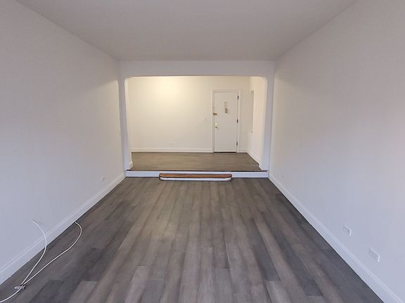4th image of 2257 University Ave APT 6C
