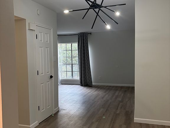 5th image of 1811 Stoney Brook Dr APT 204