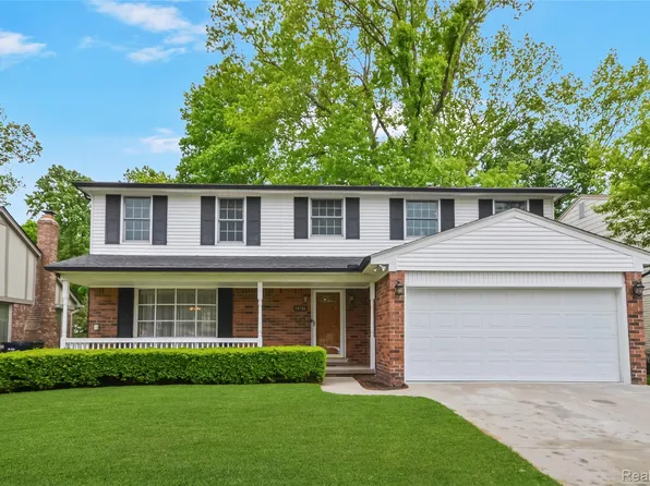 13936 Grove Park Dr, Sterling Heights, MI 48313
