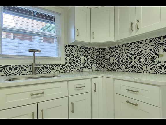 3rd image of 225 Elm Ave