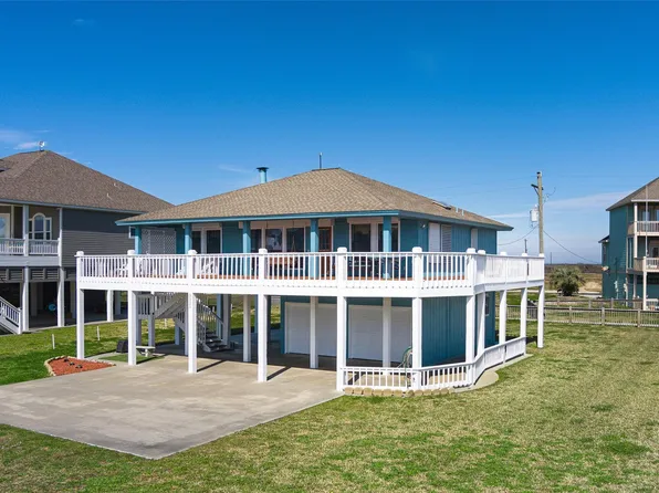 3225 Sea Castle Dr, Crystal Beach, TX 77650