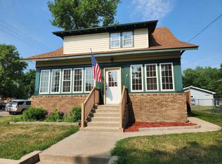 201 6th St NW, Minot, ND 58703