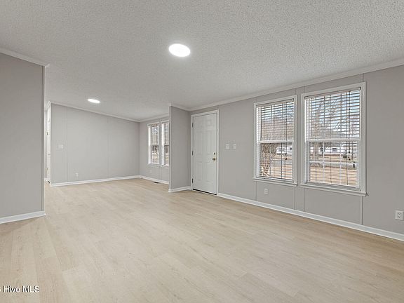 5th image of 549 W Hill Street
