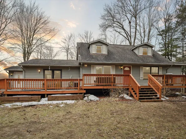 15784 N Uldriks Dr, Battle Creek, MI 49017
