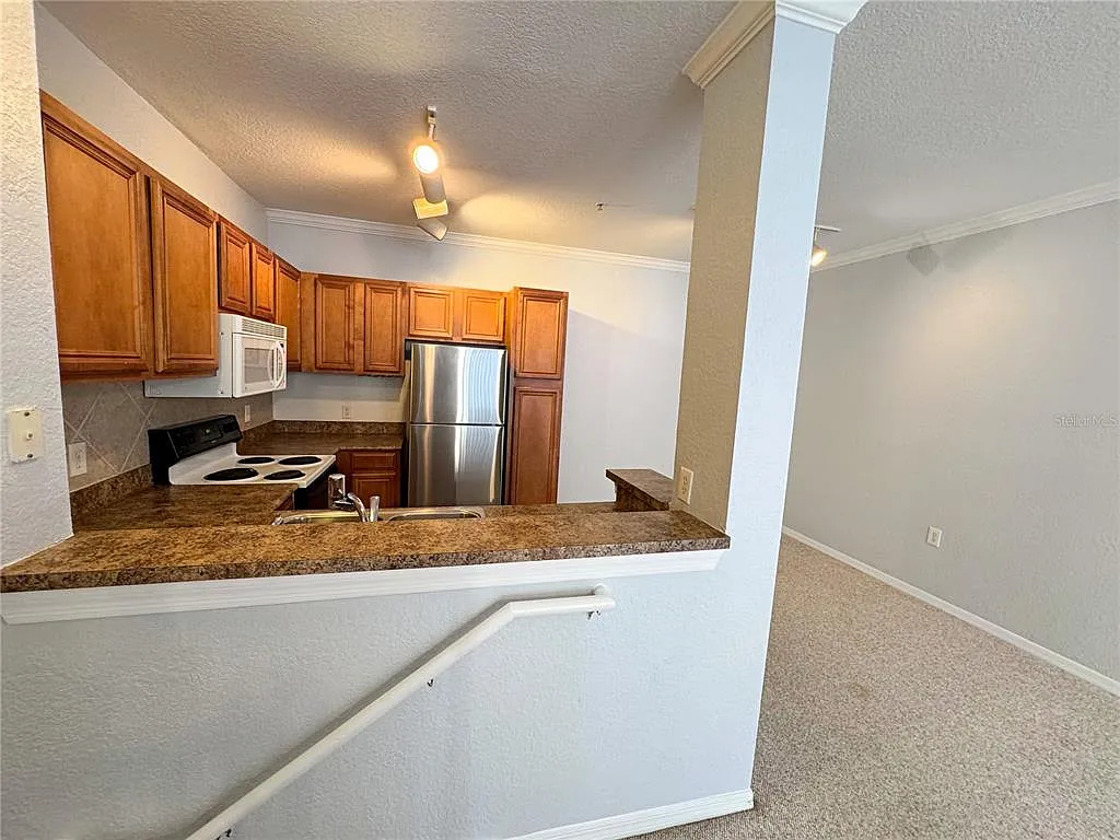 1 bed, 1.0 bath, 1072 sqft, $1,600 — Photo 4