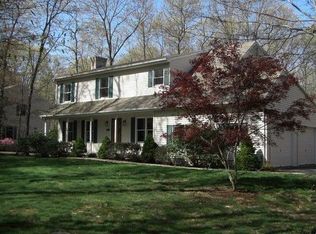 68 Partridge Hollow Rd, Gales Ferry, CT 06335